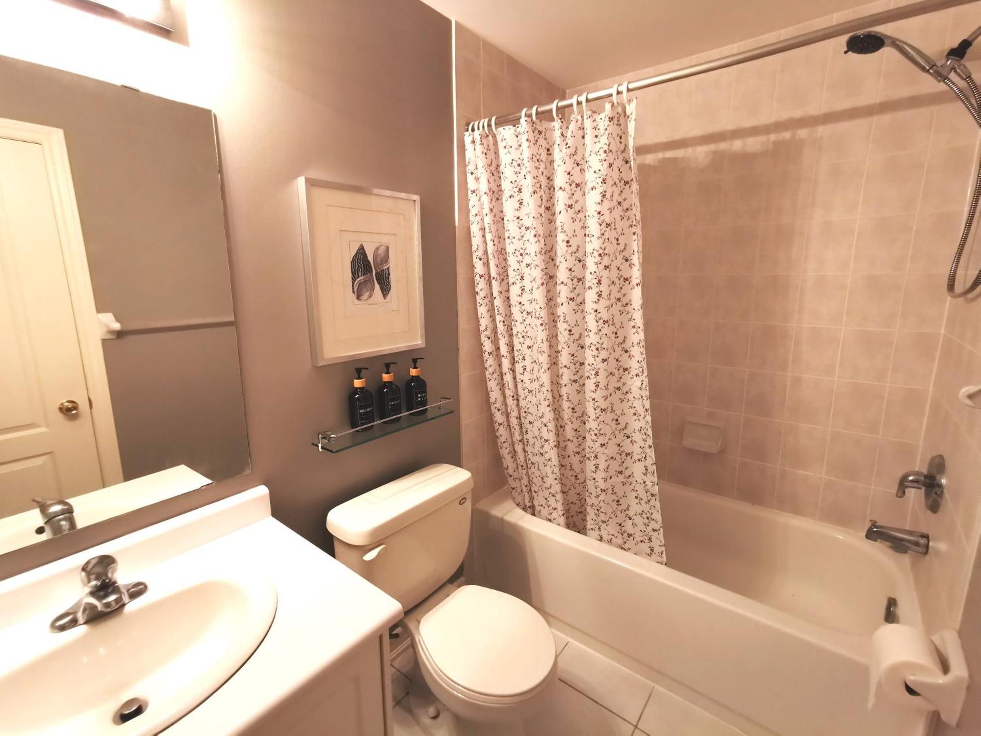 4 Bedroom 3 Washroom Charming Home In Markham With Warm Cozy Vibe Kültér fotó