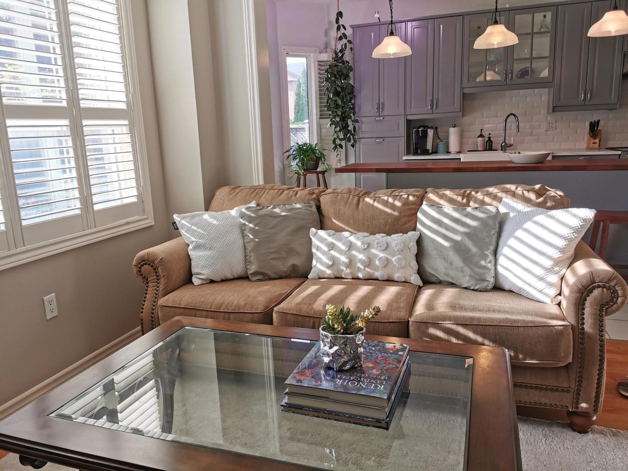 4 Bedroom 3 Washroom Charming Home In Markham With Warm Cozy Vibe Kültér fotó