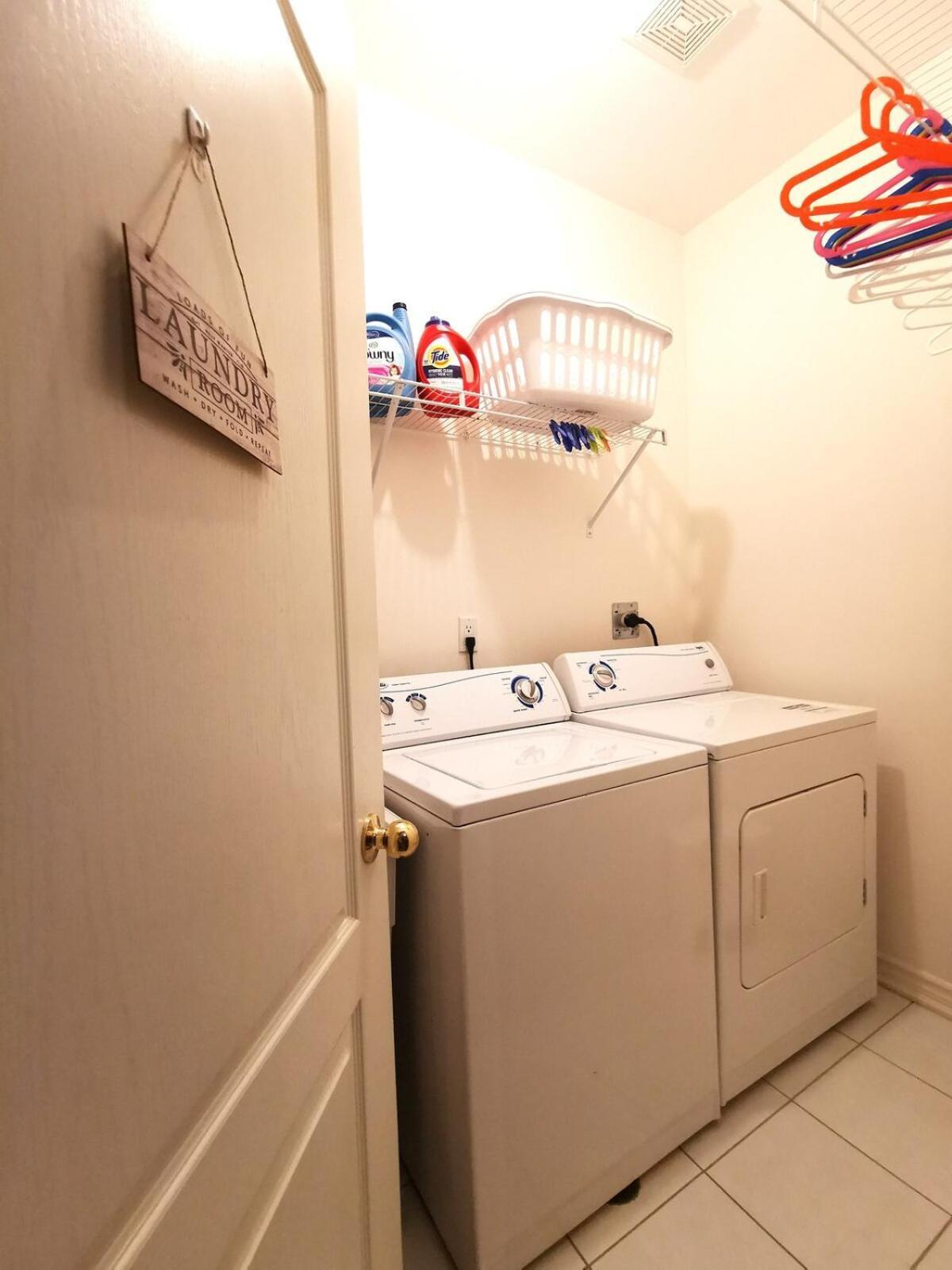 4 Bedroom 3 Washroom Charming Home In Markham With Warm Cozy Vibe Kültér fotó