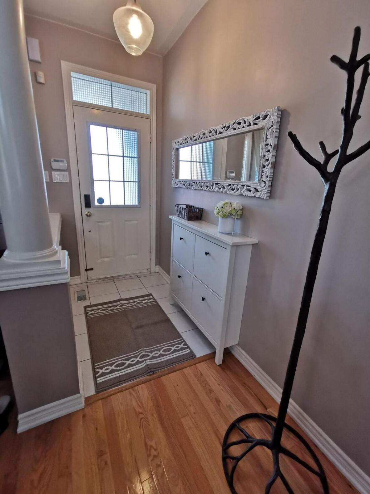4 Bedroom 3 Washroom Charming Home In Markham With Warm Cozy Vibe Kültér fotó
