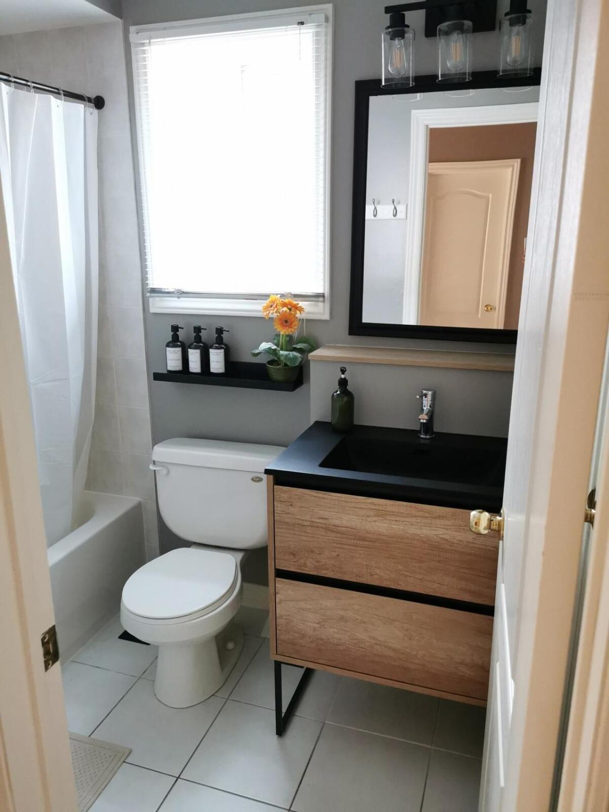 4 Bedroom 3 Washroom Charming Home In Markham With Warm Cozy Vibe Kültér fotó